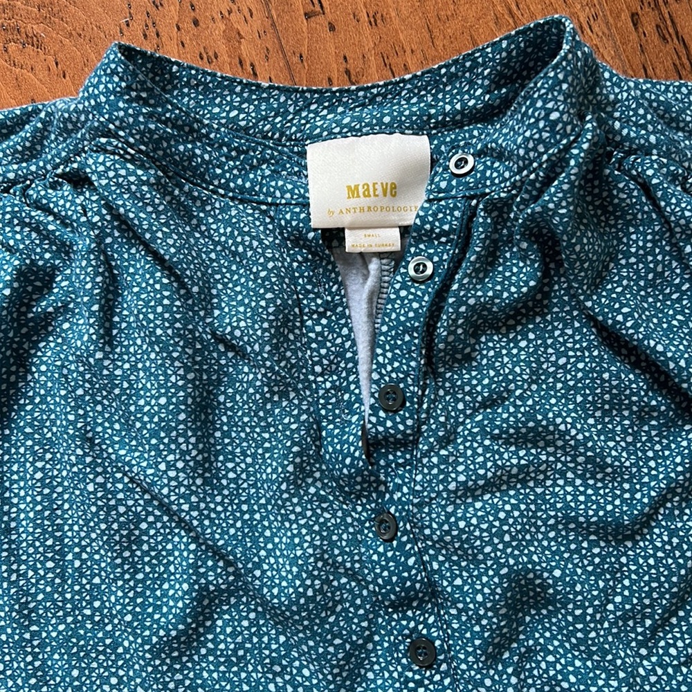 Maeve Anthropology t-shirt, size small teal pattern